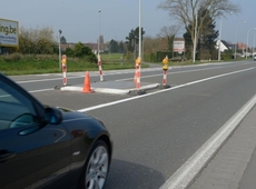 Sinds deze week is de Rijksweg in Izegem enkele vluchtheuvels rijker. © Frank Meurisse