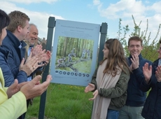 We zien kinderburgemeester Luna Vautrain bij de opening van het speelbos © (Foto CLY)