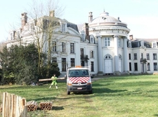 De groendienst maakt alles klaar voor de opening van het park. - VDI