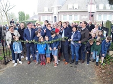 Zaterdag werd een groen lint doorgeknipt bij de opening van het openbare park. - Foto Sam Vanacker