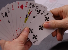 hand met kaarten