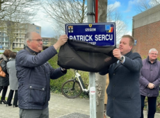  Burgemeester Bert Maertens en zoon Christophe Sercu onthult samen met de naam van de Patrick Sercudreef.