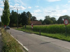 In de Reperstraat plaatste de verkeersdienst alles weer correct. ©Twitter @KurtHimpe