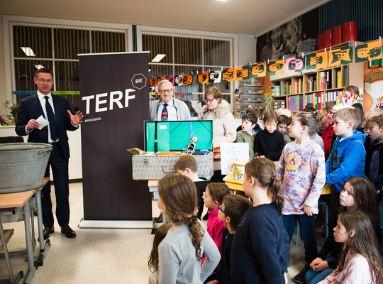 Educatieve koffer 'Terug naar toen' officieel voorgesteld Educatieve koffer 'Terug naar toen' officieel voorgesteld