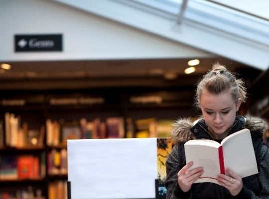 Izegemse bibliotheek heeft goed jaar achter de rug Izegemse bibliotheek heeft goed jaar achter de rug
