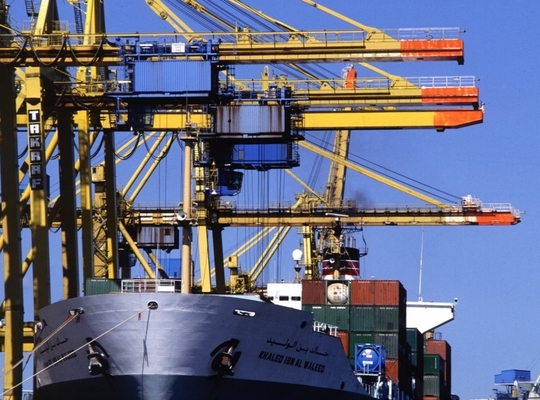 Noodzaak tot nauwere samenwerking tussen Vlaamse en Nederlandse zeehavens Noodzaak tot nauwere samenwerking tussen Vlaamse en Nederlandse zeehavens