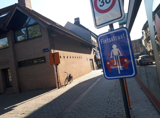 Izegem neemt eerste fietsstraten in gebruik Izegem neemt eerste fietsstraten in gebruik