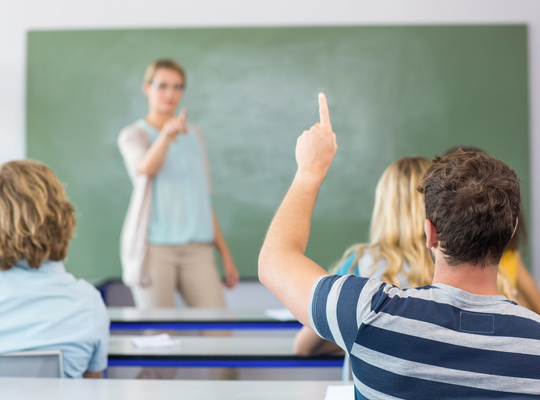 Steeds meer West-Vlaamse kinderen spreken thuis geen Nederlands Steeds meer West-Vlaamse kinderen spreken thuis geen Nederlands