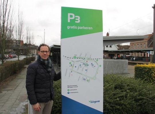 De parkeerzuilen tonen de kortste weg naar het centrum. - Foto VDI