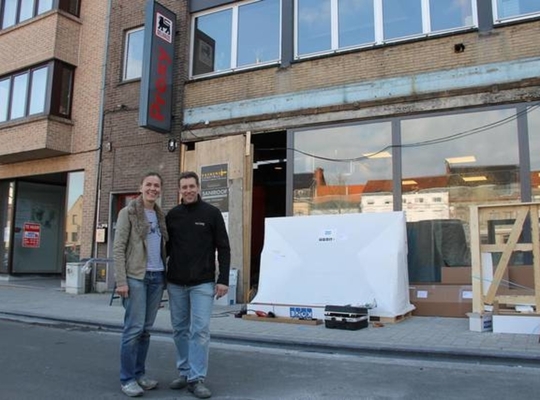 Valerie en Steven baten vanaf vandaag de Proxy Delhaize op de Grote Markt uit. - VDI Valerie en Steven baten vanaf vandaag de Proxy Delhaize op de Grote Markt uit. - VDI