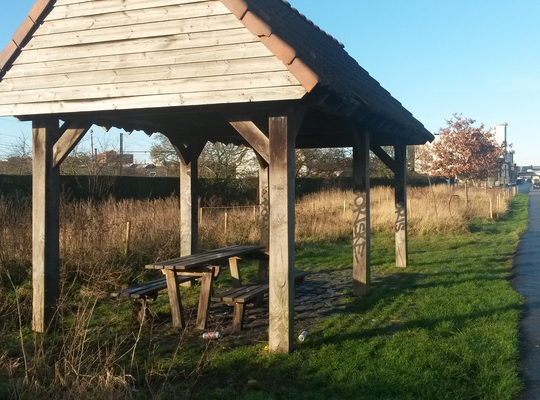 vandalisme aan wandelaarshut in Izegem langs kanaal Roeselare-Leie