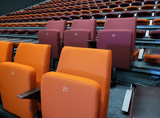Nieuwe zitjes cultuurhuis De Leest