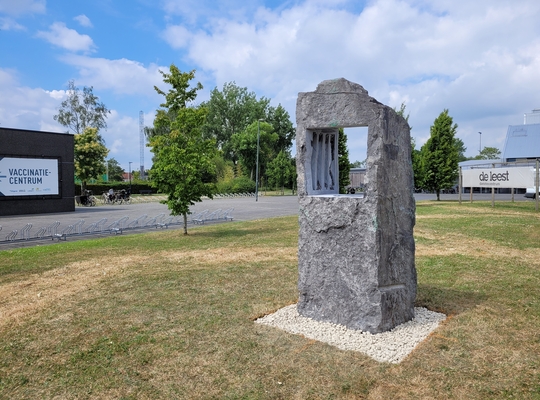 Stad Izegem huldigt coronamonument in poëtische sfeer in stad_izegem_huldigt_coronamonument_in_poetische_sfeer_in