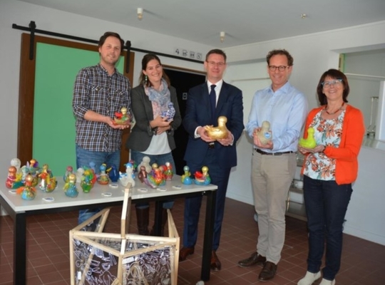 De cementen merleteendjes duiken in juni op in Izegem.  FOTO: FMR