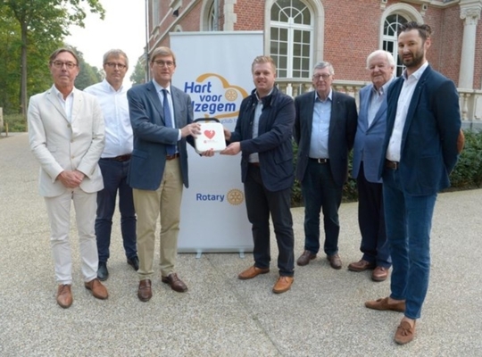 ‘Een hart voor Izegem’ is een levensreddend initiatief van Rotary.. FOTO: FMR ‘Een hart voor Izegem’ is een levensreddend initiatief van Rotary.. FOTO: FMR