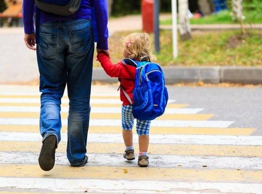 Veel parkeerovertredingen en snelheidsovertredingen in Izegemse schoolomgevingen