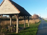Wandelaarshut langs kanaal weer mikpunt van vandalisme. Wandelaarshut langs kanaal weer mikpunt van vandalisme.