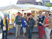 N-VA Izegem zet de ultieme #Helfies in de bloemetjes!