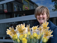 N-VA Izegem zet de ultieme #Helfies in de bloemetjes!